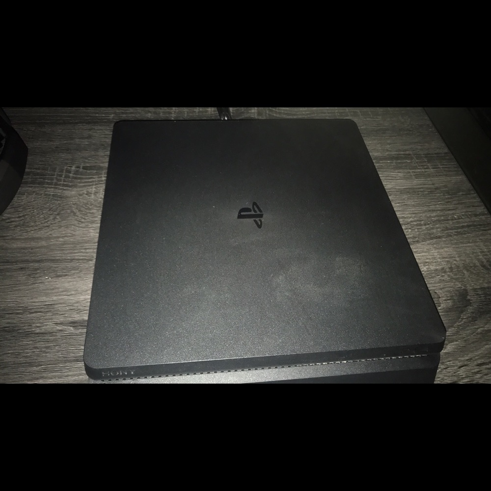 PS4 SLIM + CONTROLLER
